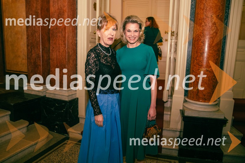  Vesna Jurca Tadel, ravnateljica SNG Drama Ljubljana; dr. Tinkara Srnovršnik, ginekologinjaOpera za tri groše, koprodukcija SNG Drama Ljubljana in SNG Opera in balet Ljubljana