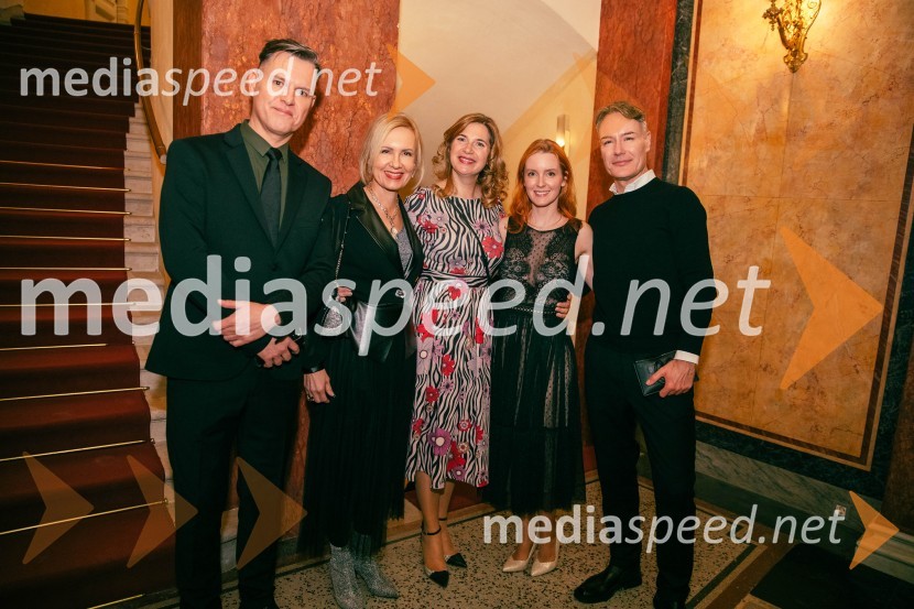  Toni Tovornik, generalni sekretar na Ministrstvu za kulturo;  Melita  Tovornik;  Barbara Čepirlo Čičigoj, odnosi z javnostjo Opera in Balet Ljubljana;  Sara  Bergman Recek, zobozdravnica, paradontologinja;  Saša Krajnc, TV Voditelj, RTVOpera za tri groše, koprodukcija SNG Drama Ljubljana in SNG Opera in balet Ljubljana