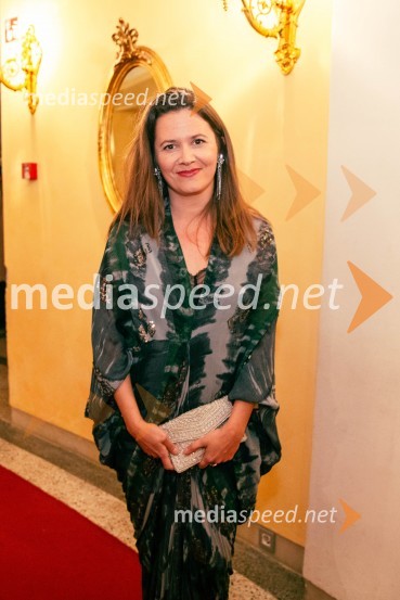  Yulia  Roschina, režiserkaOpera za tri groše, koprodukcija SNG Drama Ljubljana in SNG Opera in balet Ljubljana