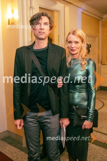 prof. dr. Gregor Pompe, muzikolog;  ... Opera za tri groše, koprodukcija SNG Drama Ljubljana in SNG Opera in balet Ljubljana