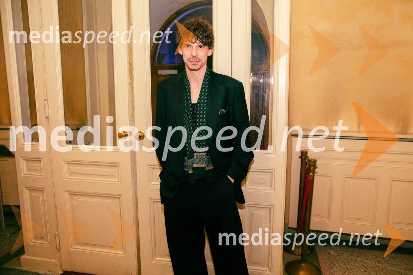  Nejc Cijan Garlatti, igralecOpera za tri groše, koprodukcija SNG Drama Ljubljana in SNG Opera in balet Ljubljana