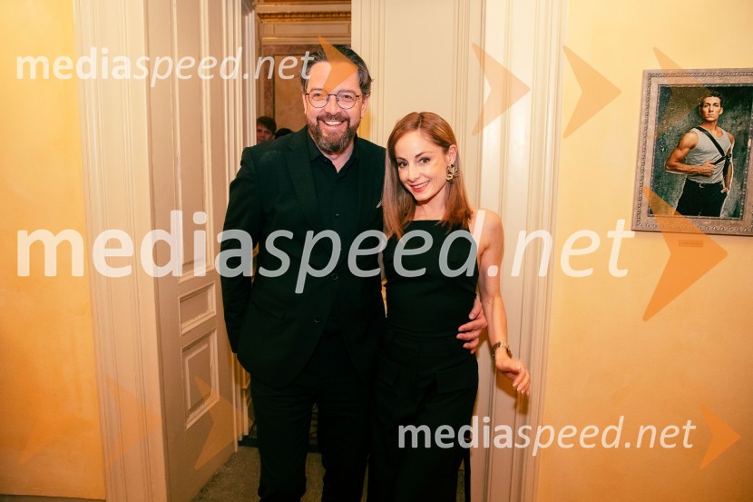  Marko  Hribernik, direktor SNG Opera in balet Ljubljana;  Ana Klašnja, balerinaOpera za tri groše, koprodukcija SNG Drama Ljubljana in SNG Opera in balet Ljubljana