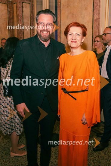  Marko  Hribernik, direktor SNG Opera in balet Ljubljana; dr. Asta Vrečko, ministrica za kulturoOpera za tri groše, koprodukcija SNG Drama Ljubljana in SNG Opera in balet Ljubljana