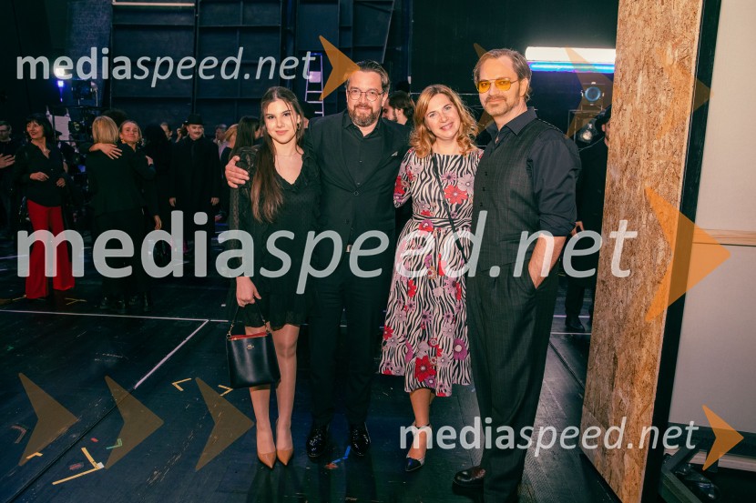  Ema Hribernik;  Marko  Hribernik, direktor SNG Opera in balet Ljubljana;  Barbara Čepirlo Čičigoj, odnosi z javnostjo Opera in Balet Ljubljana;  Jurij  Zrnec, igralecOpera za tri groše, koprodukcija SNG Drama Ljubljana in SNG Opera in balet Ljubljana