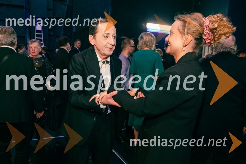  Gregor Baković, igralec;  ... Opera za tri groše, koprodukcija SNG Drama Ljubljana in SNG Opera in balet Ljubljana