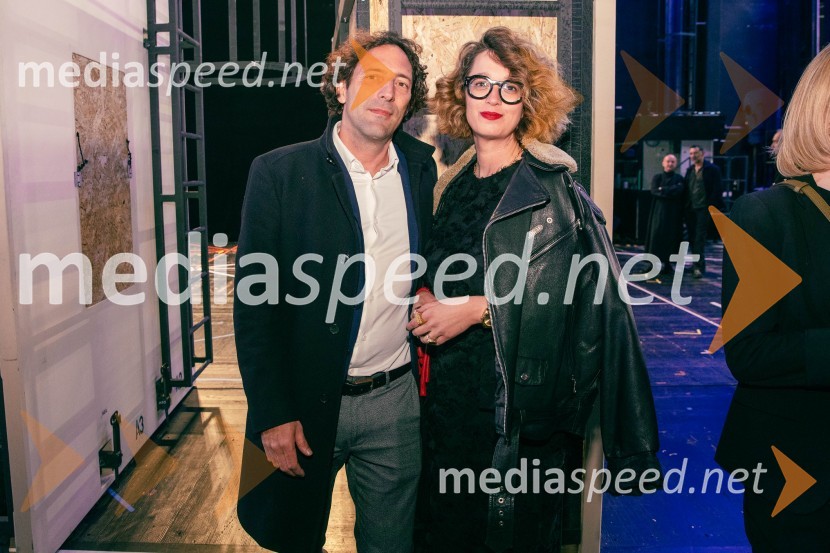  Voranc Vogel;  Ajda Schmidt, oblikovalkaOpera za tri groše, koprodukcija SNG Drama Ljubljana in SNG Opera in balet Ljubljana