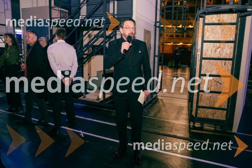  Marko  Hribernik, direktor SNG Opera in balet LjubljanaOpera za tri groše, koprodukcija SNG Drama Ljubljana in SNG Opera in balet Ljubljana