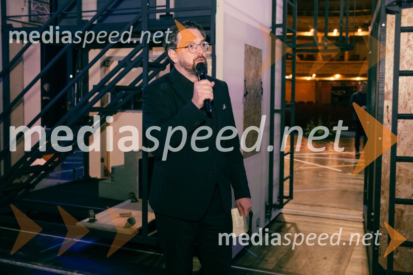  Marko  Hribernik, direktor SNG Opera in balet LjubljanaOpera za tri groše, koprodukcija SNG Drama Ljubljana in SNG Opera in balet Ljubljana