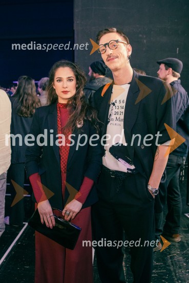  Saša Pavlin Stošić, igralka;  Matjaž Plošinjak, modni oblikovalecOpera za tri groše, koprodukcija SNG Drama Ljubljana in SNG Opera in balet Ljubljana