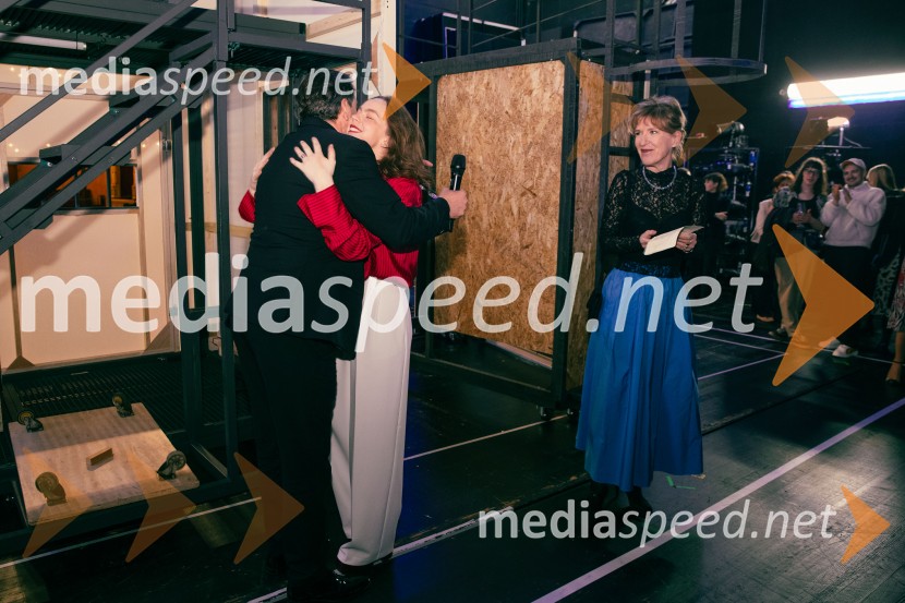  Marko  Hribernik, direktor SNG Opera in balet Ljubljana;  Mina Švajger, igralka;  Vesna Jurca Tadel, ravnateljica SNG Drama LjubljanaOpera za tri groše, koprodukcija SNG Drama Ljubljana in SNG Opera in balet Ljubljana