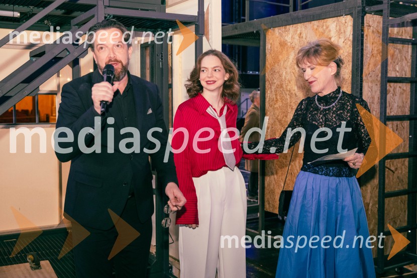  Marko  Hribernik, direktor SNG Opera in balet Ljubljana;  Mina Švajger, igralka;  Vesna Jurca Tadel, ravnateljica SNG Drama LjubljanaOpera za tri groše, koprodukcija SNG Drama Ljubljana in SNG Opera in balet Ljubljana