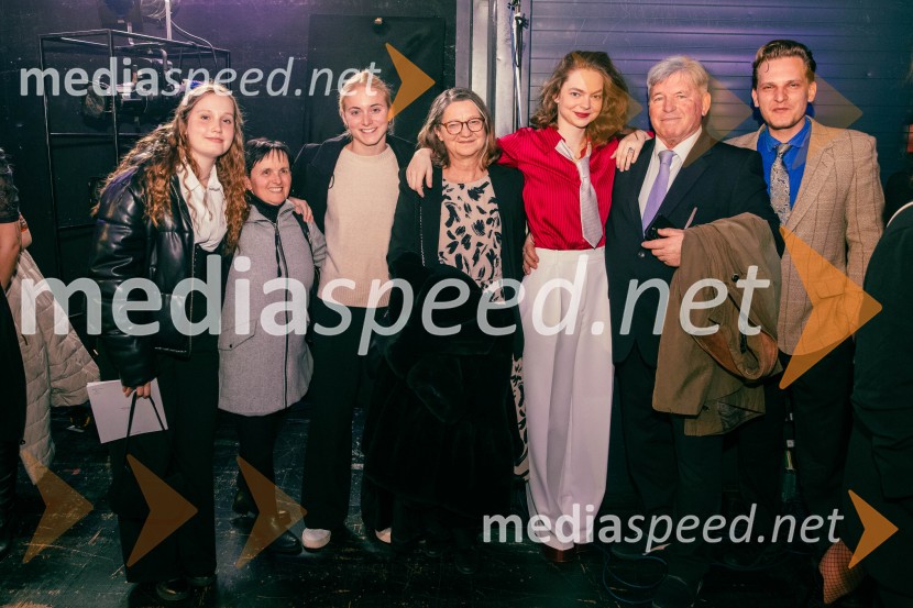  ... ;  ... ;  Neža Klančar, plavalka;  ... ;  Mina Švajger, igralka;  ... ;  Matevž Sluga, igralecOpera za tri groše, koprodukcija SNG Drama Ljubljana in SNG Opera in balet Ljubljana