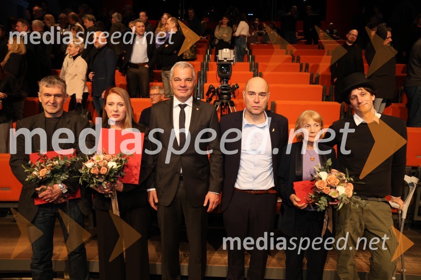  Avgust Demšar, pisatelj;  Oksana Pečeny, koncertna mojstrica;  Aleksander Saša Arsenovič, župan, Mestna občina Maribor;  ... ;  Anka Krašna, slikarka;  Jurij Drevenšek, igralecGlazerjeve nagrade 2025, podelitev