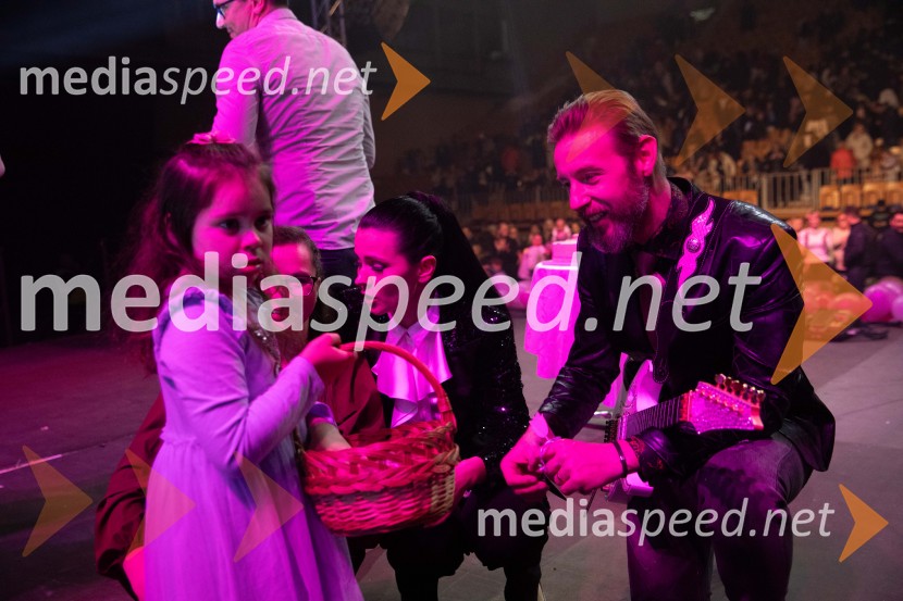  Karolina Lavrič;  Gregor Bezenšek, glasbenik, Soulgreg artist, društvo Viljem Julijan, kandidat na predsedniških volitvah 2022Veliki dobrodelni koncert za Karolino