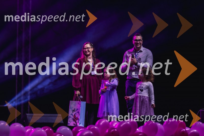  Sabina Lavrič;  Karolina Lavrič;  Borut Lavrič;  ... Veliki dobrodelni koncert za Karolino