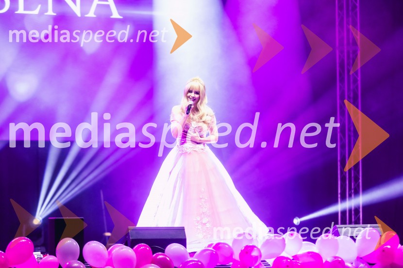  Vila  EksenaVeliki dobrodelni koncert za Karolino