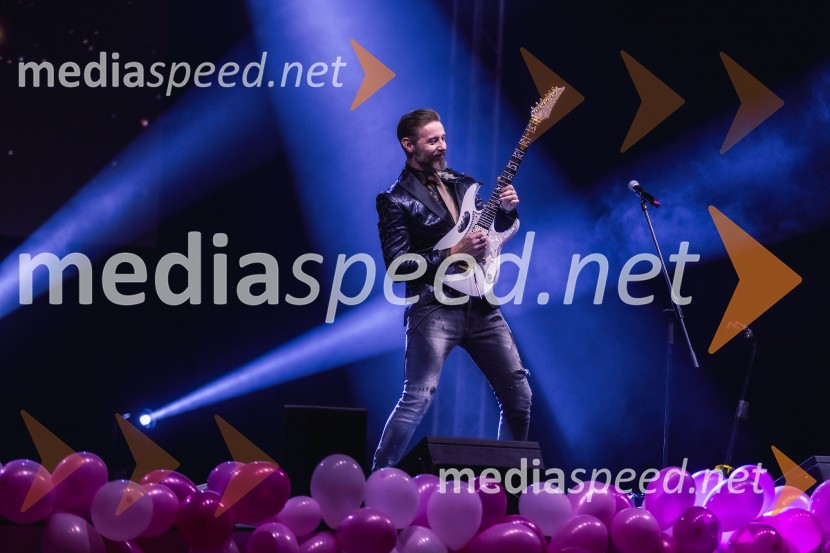  Gregor Bezenšek, glasbenik, Soulgreg artist, društvo Viljem Julijan, kandidat na predsedniških volitvah 2022Veliki dobrodelni koncert za Karolino