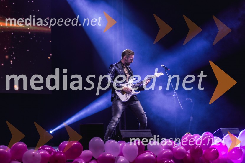  Gregor Bezenšek, glasbenik, Soulgreg artist, društvo Viljem Julijan, kandidat na predsedniških volitvah 2022Veliki dobrodelni koncert za Karolino