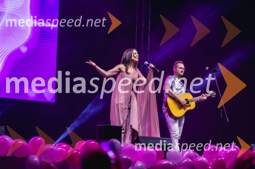  Nina Pušlar, pevkaVeliki dobrodelni koncert za Karolino