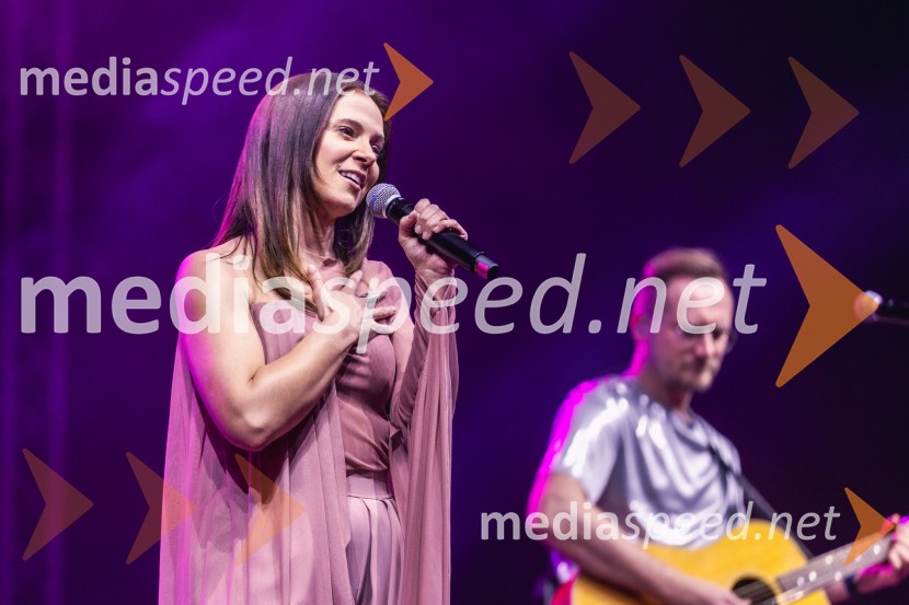  Nina Pušlar, pevkaVeliki dobrodelni koncert za Karolino
