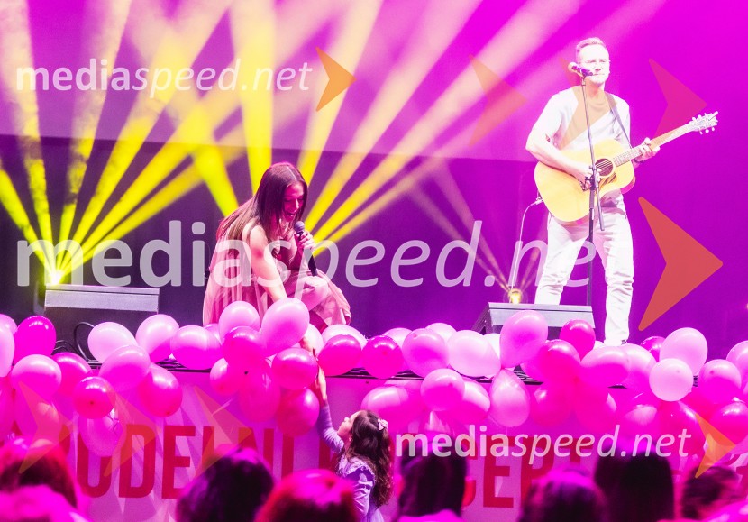  Nina Pušlar, pevka;  Karolina LavričVeliki dobrodelni koncert za Karolino