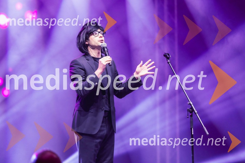  Tilen Artač, imitator, glasbenikVeliki dobrodelni koncert za Karolino