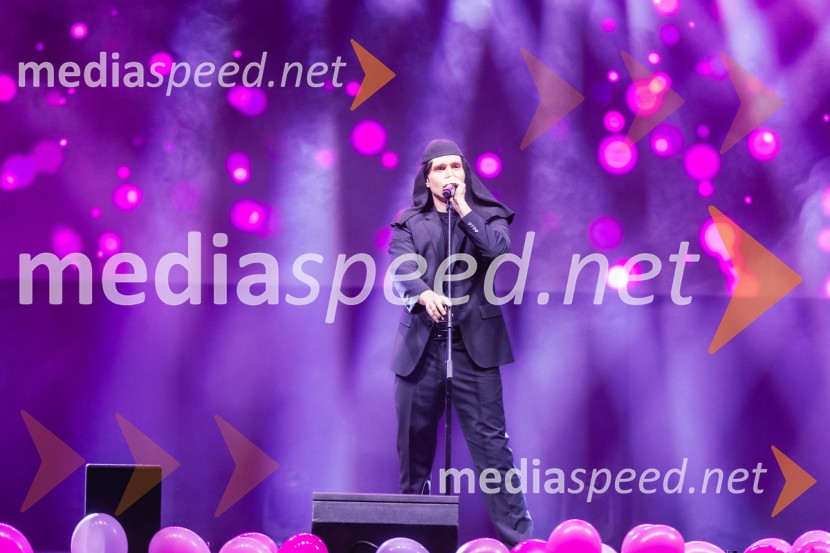  Tilen Artač, imitator, glasbenikVeliki dobrodelni koncert za Karolino