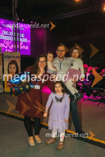  Sabina Lavrič;  Karolina Lavrič;  Borut Lavrič;  ... Veliki dobrodelni koncert za Karolino