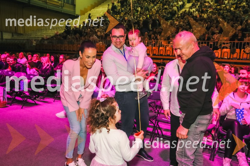  Tina Gaber, fotomodel;  ... ;  Borut Lavrič;  ... Veliki dobrodelni koncert za Karolino