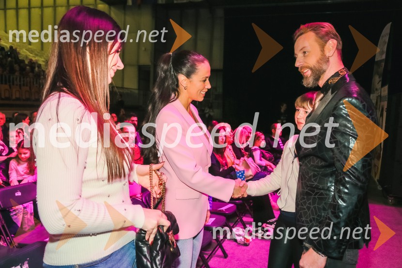  Tina Gaber, fotomodel;  Gregor Bezenšek, glasbenik, Soulgreg artist, društvo Viljem Julijan, kandidat na predsedniških volitvah 2022Veliki dobrodelni koncert za Karolino