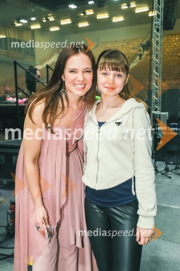  Nina Pušlar, pevka;  ... Veliki dobrodelni koncert za Karolino