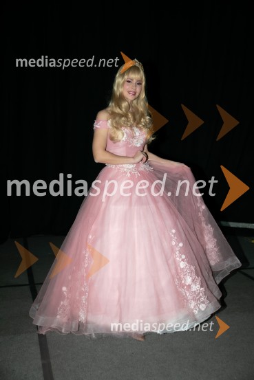  Vila  EksenaVeliki dobrodelni koncert za Karolino