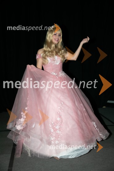  Vila  EksenaVeliki dobrodelni koncert za Karolino