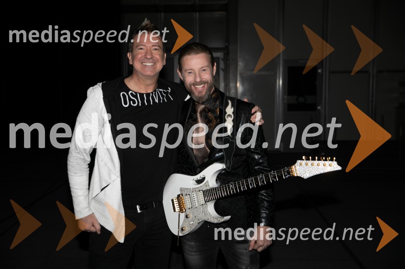  Werner Brozović, pevec;  Gregor Bezenšek, glasbenik, Soulgreg artist, društvo Viljem Julijan, kandidat na predsedniških volitvah 2022Veliki dobrodelni koncert za Karolino