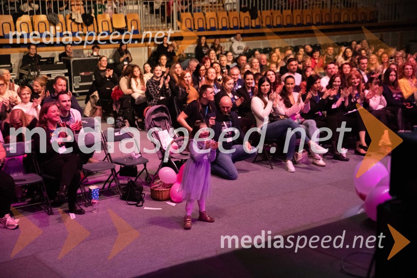  Karolina LavričVeliki dobrodelni koncert za Karolino