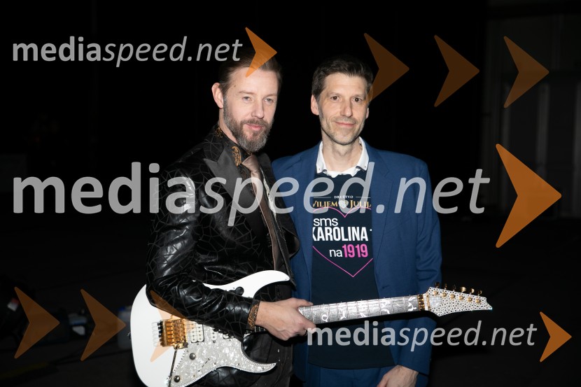  Gregor Bezenšek, glasbenik, Soulgreg artist, društvo Viljem Julijan, kandidat na predsedniških volitvah 2022;  Nejc Jelen, predsednik Društva Viljem JulijanVeliki dobrodelni koncert za Karolino