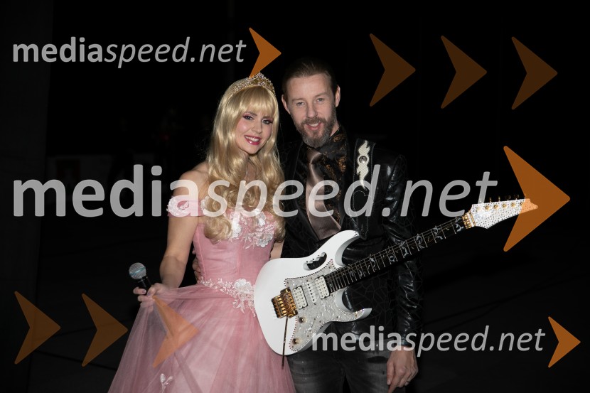  Vila  Eksena;  Gregor Bezenšek, glasbenik, Soulgreg artist, društvo Viljem Julijan, kandidat na predsedniških volitvah 2022Veliki dobrodelni koncert za Karolino