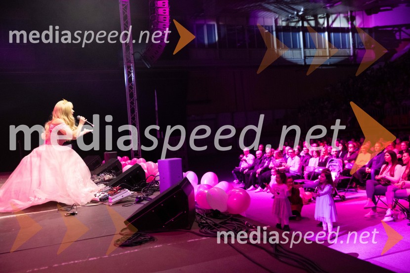  Vila  EksenaVeliki dobrodelni koncert za Karolino