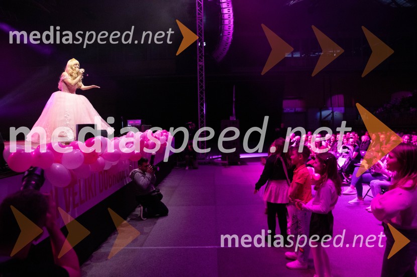  Vila  EksenaVeliki dobrodelni koncert za Karolino