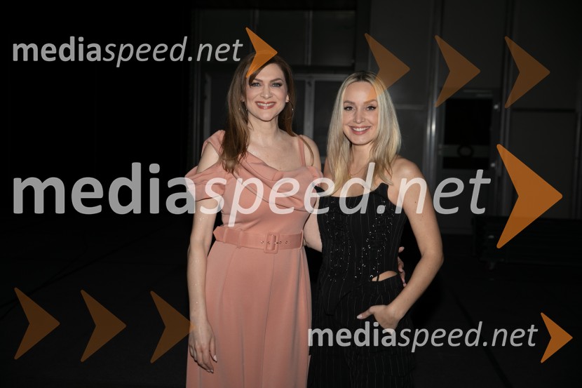  Manca  Špik, pevka;  Ines Erbus, pevkaVeliki dobrodelni koncert za Karolino