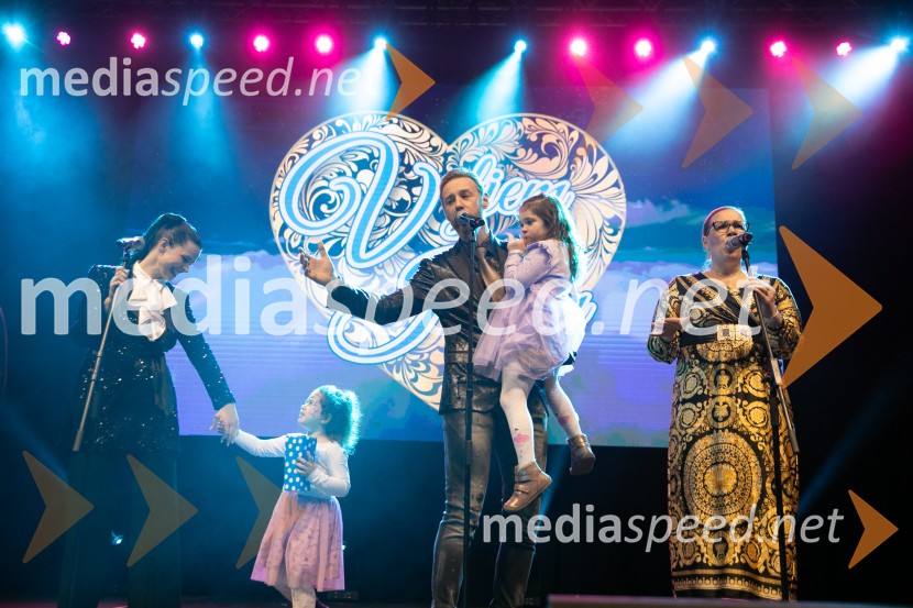  Gregor Bezenšek, glasbenik, Soulgreg artist, društvo Viljem Julijan, kandidat na predsedniških volitvah 2022;  Karolina LavričVeliki dobrodelni koncert za Karolino