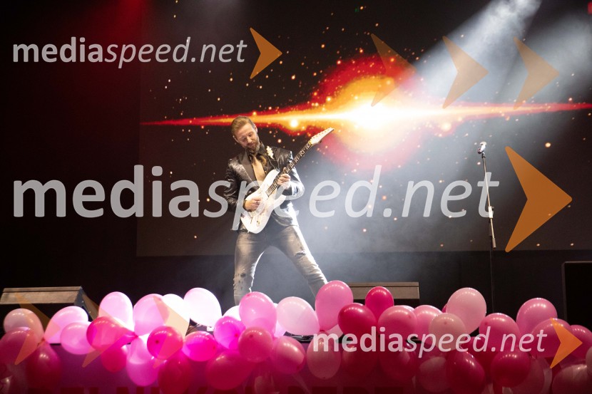  Gregor Bezenšek, glasbenik, Soulgreg artist, društvo Viljem Julijan, kandidat na predsedniških volitvah 2022Veliki dobrodelni koncert za Karolino