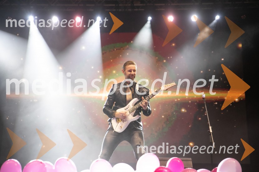  Gregor Bezenšek, glasbenik, Soulgreg artist, društvo Viljem Julijan, kandidat na predsedniških volitvah 2022Veliki dobrodelni koncert za Karolino