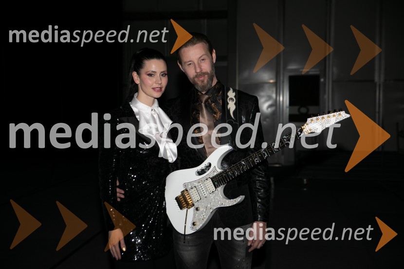  ... ;  Gregor Bezenšek, glasbenik, Soulgreg artist, društvo Viljem Julijan, kandidat na predsedniških volitvah 2022Veliki dobrodelni koncert za Karolino