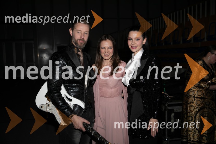  Gregor Bezenšek, glasbenik, Soulgreg artist, društvo Viljem Julijan, kandidat na predsedniških volitvah 2022;  Nina Pušlar, pevka;  ... Veliki dobrodelni koncert za Karolino