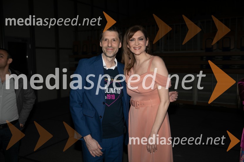  Nejc Jelen, predsednik Društva Viljem Julijan;  Manca  Špik, pevkaVeliki dobrodelni koncert za Karolino