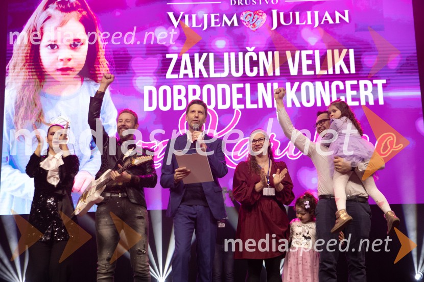  ... ;  Gregor Bezenšek, glasbenik, Soulgreg artist, društvo Viljem Julijan, kandidat na predsedniških volitvah 2022;  Nejc Jelen, predsednik Društva Viljem Julijan;  Sabina Lavrič;  Borut Lavrič;  Karolina LavričVeliki dobrodelni koncert za Karolino