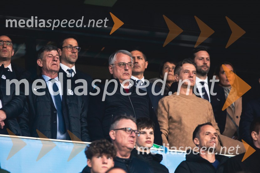  ... ;  Matjaž Han, minister za gospodarstvo, turizem in šport; dr. Robert Golob, predsednik vlade RSSlovenija - Slovaška, nogomet