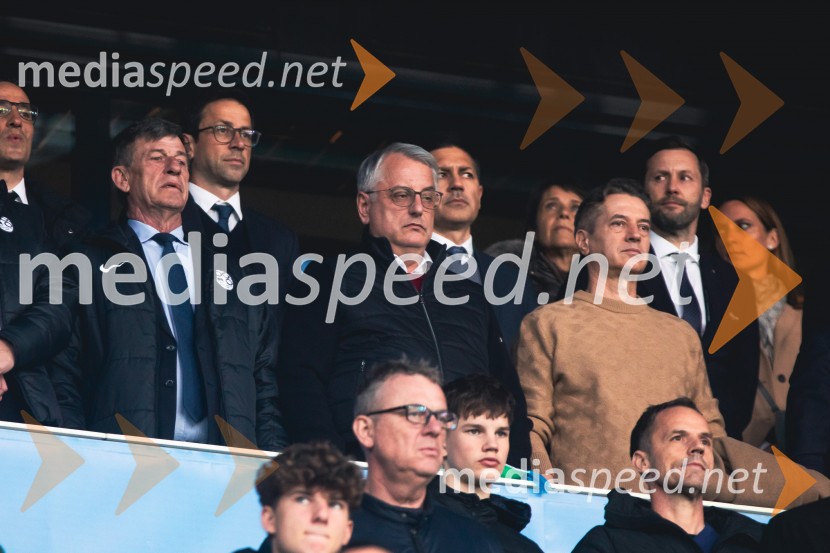  ... ;  Matjaž Han, minister za gospodarstvo, turizem in šport; dr. Robert Golob, predsednik vlade RSSlovenija - Slovaška, nogomet