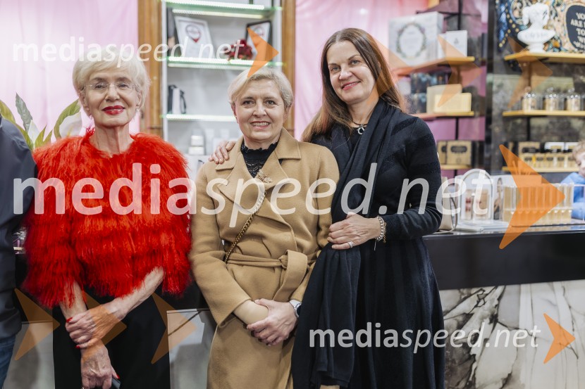  Metka  Premerl, slavistka;  ... ;  ... Predstavitev kolekcije Sisley Paris v družbi Christiana Gugliette